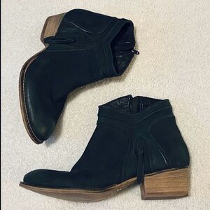 rebels Dark Forest Green Ankle Booties with Wood-Tone Block Heel Sz 6.5